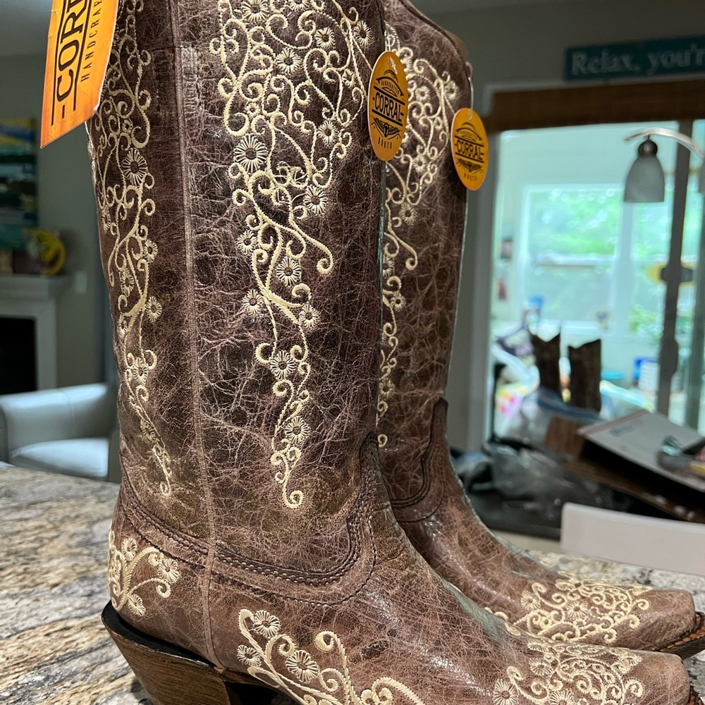 NWT Corral Brown Crater Bone Embroiderery A1094